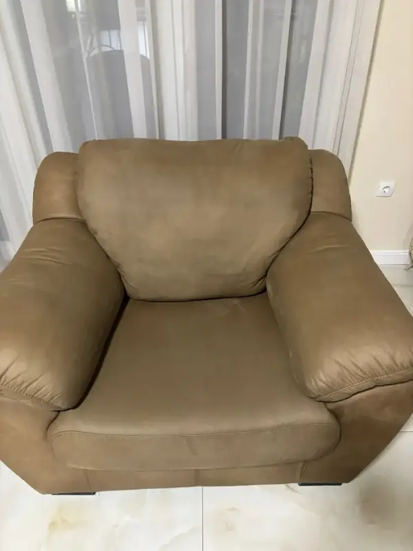 Fotelja — dubinsko pranje posle – Tepih Servis Aki