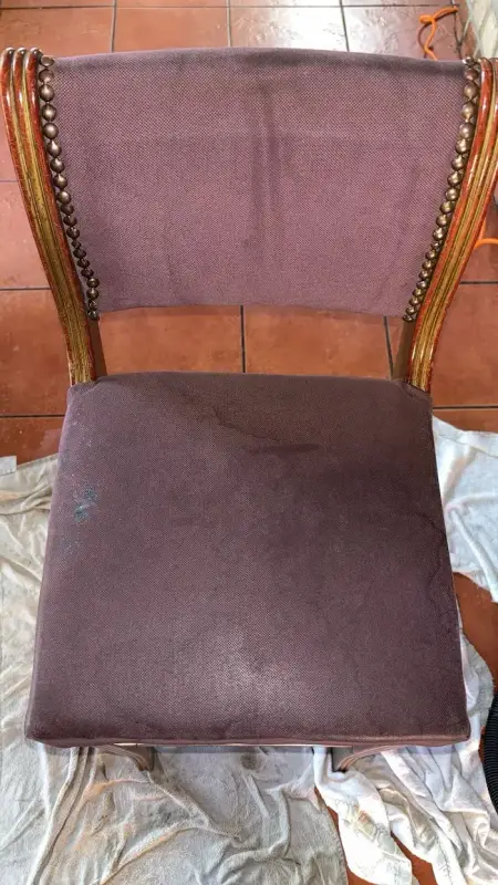 Stolica — uklanjanje fleka pre – Tepih Servis Aki